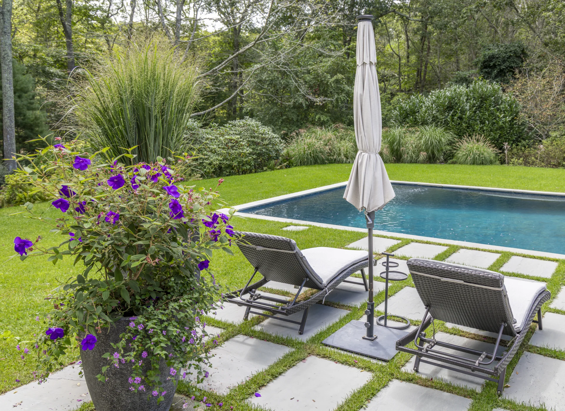 Deep Wood_Amagansett_exteriors-PlanterChairs-32