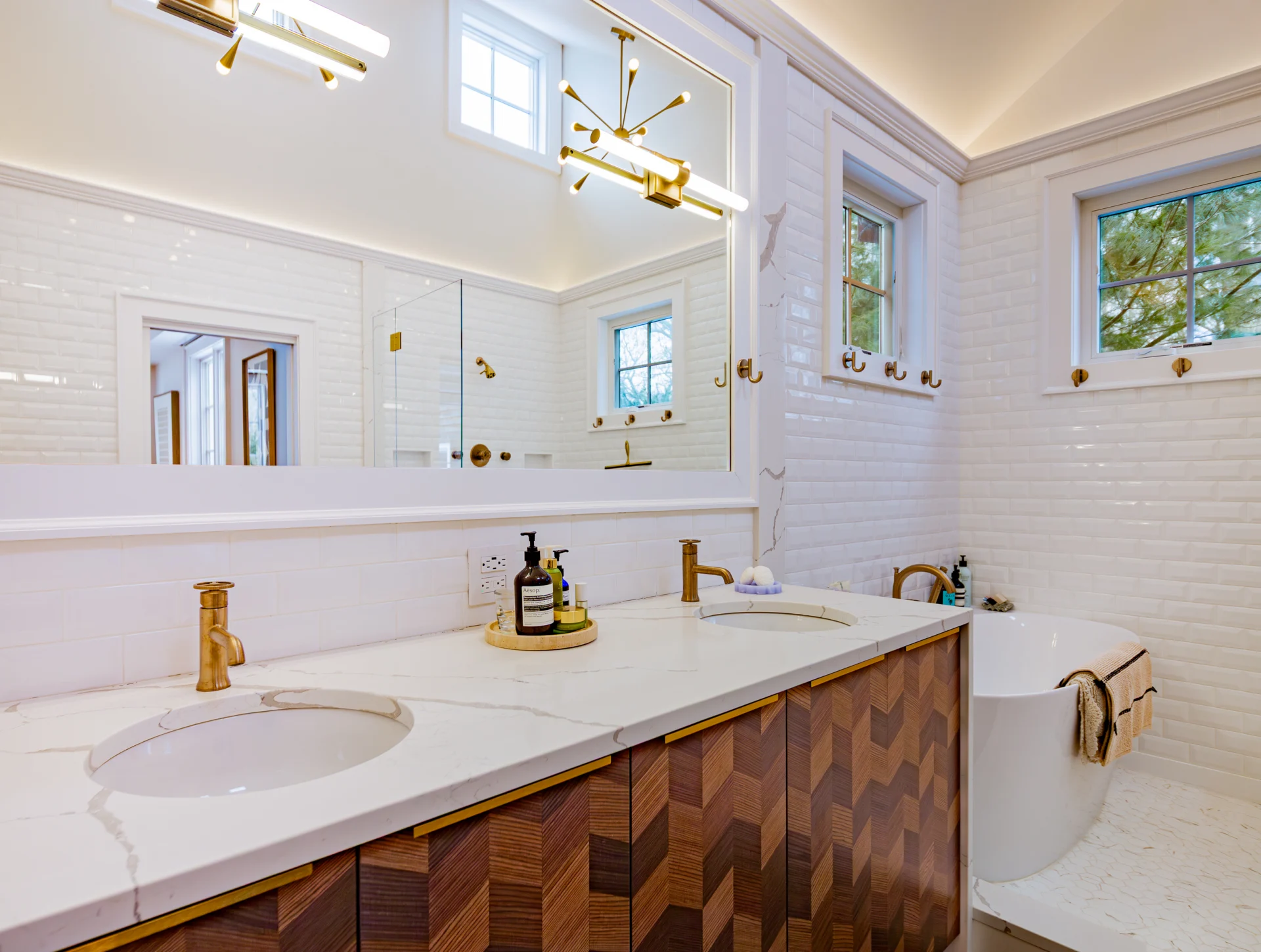 Deep Woods Lane_Bathroom-Fixtures_interiors-48