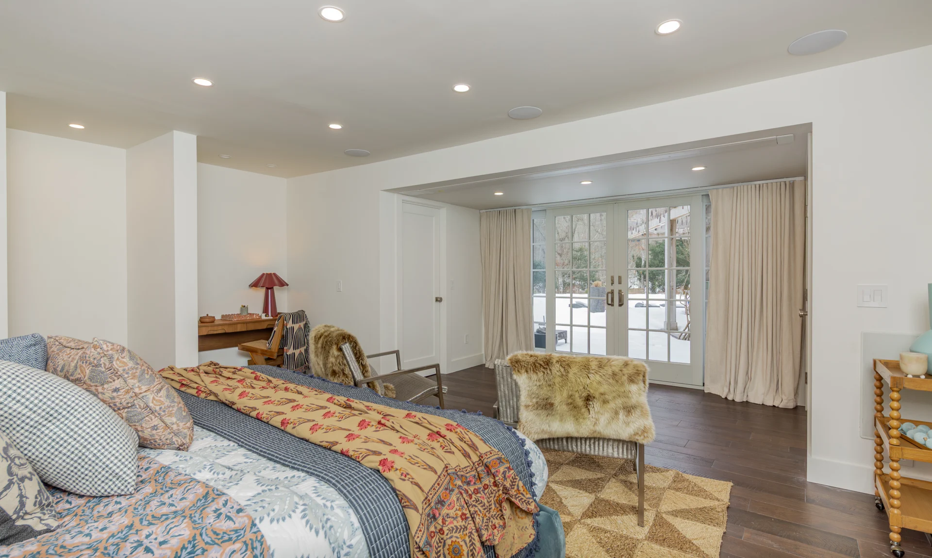 Deep Woods Lane_GuestBR_interiors-38