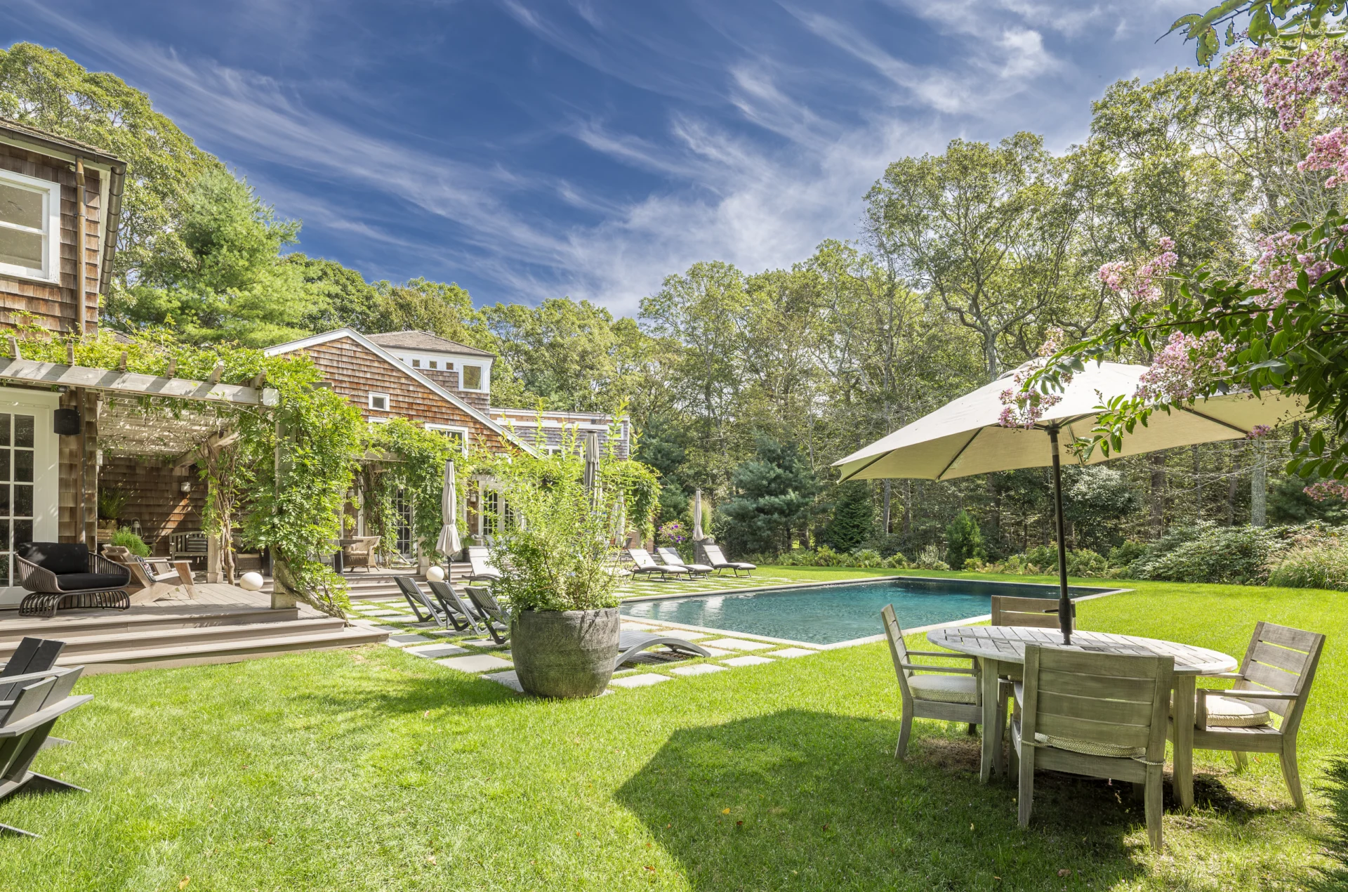 DeepWood-Exterior-Poolside-1
