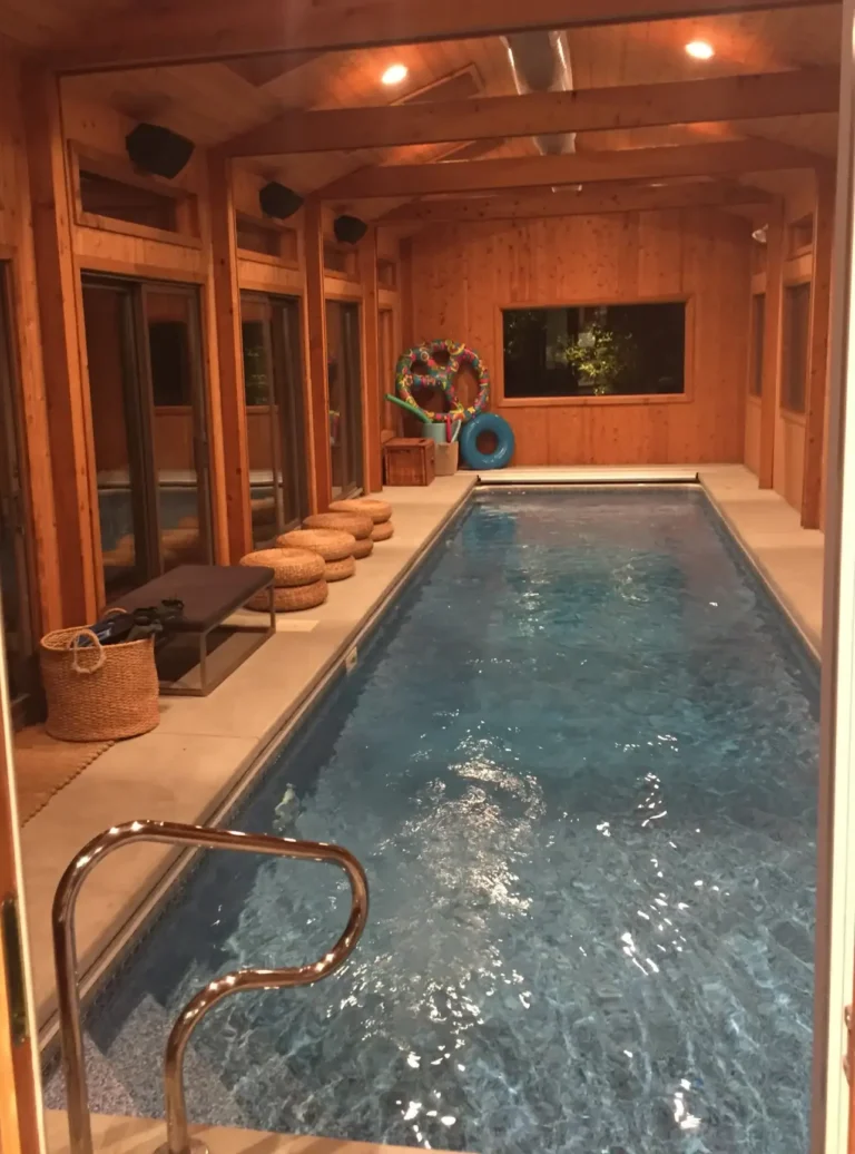 Queens court Pool3