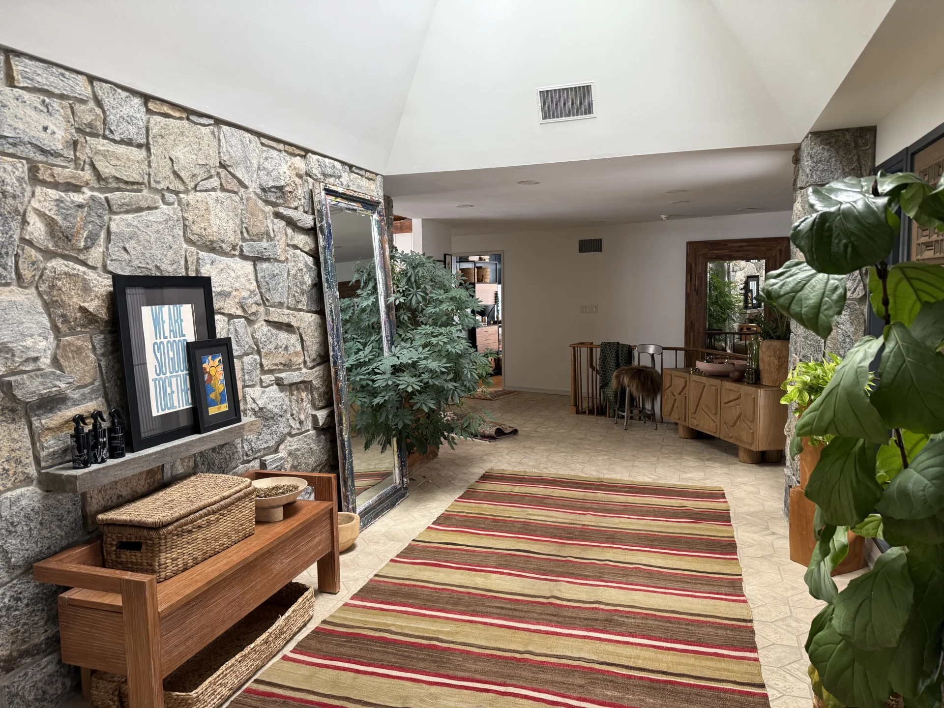SM-EntryWay